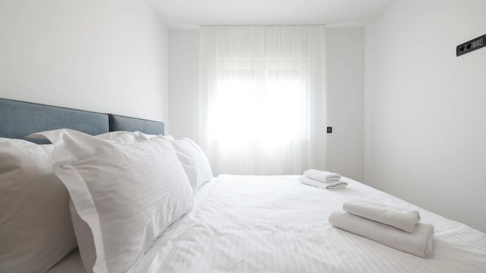Apartments By The Sea Privlaka, Zadar - 23479